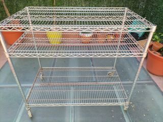 Mueble metálico voluminoso