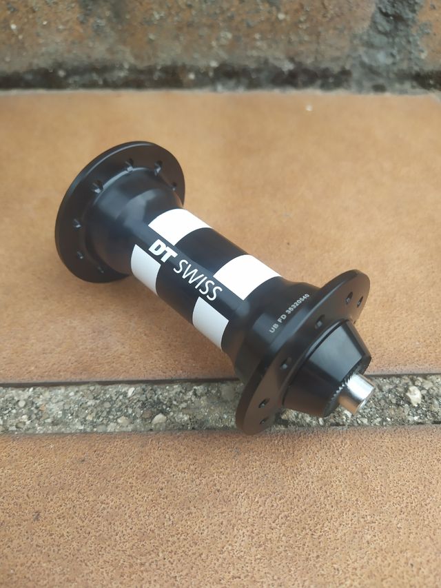 DT SWISS 350 Classic 9x100mm 20H. Buje delantero