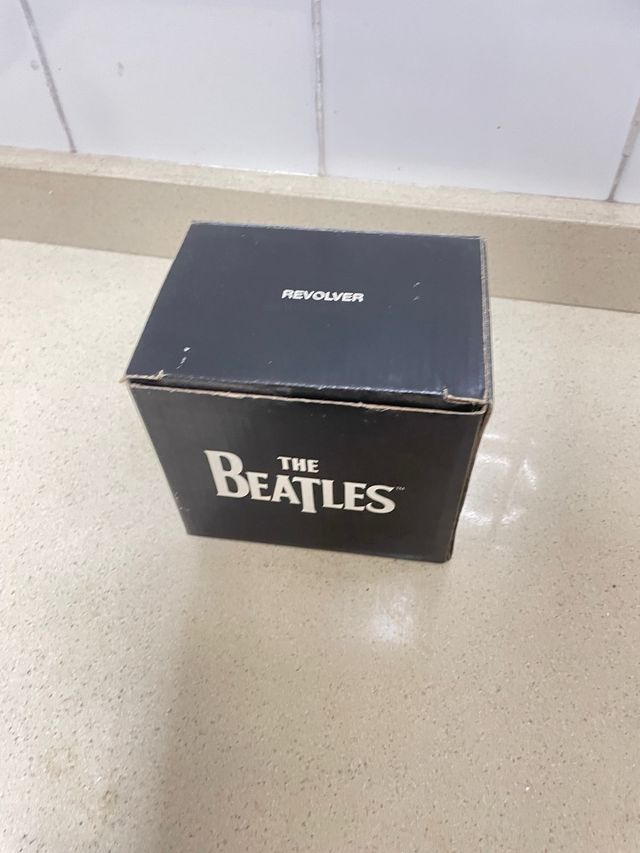Taza coleccion Beatles Revolver