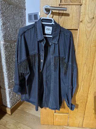 Chaqueta vaquera con flecos brillantes