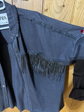 Chaqueta vaquera con flecos brillantes