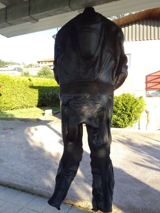 Mono de cuero de 1 pieza