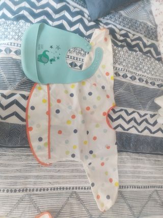 6 Baberos de Ikea + 2 de silicona