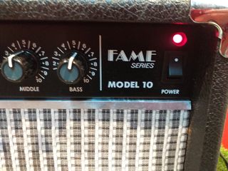 AMPLIFICADOR DE GUITARRA.2A OPORTUNITAT.