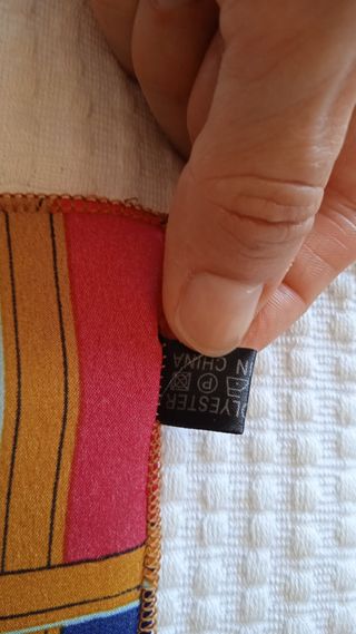 Pañuelo sedoso nuevo