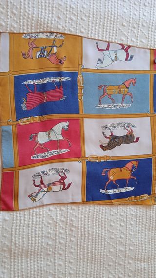 Pañuelo sedoso nuevo