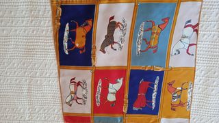 Pañuelo sedoso nuevo