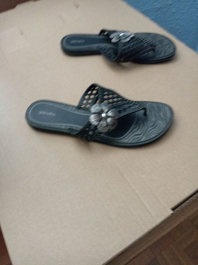 De agua con adorno flor