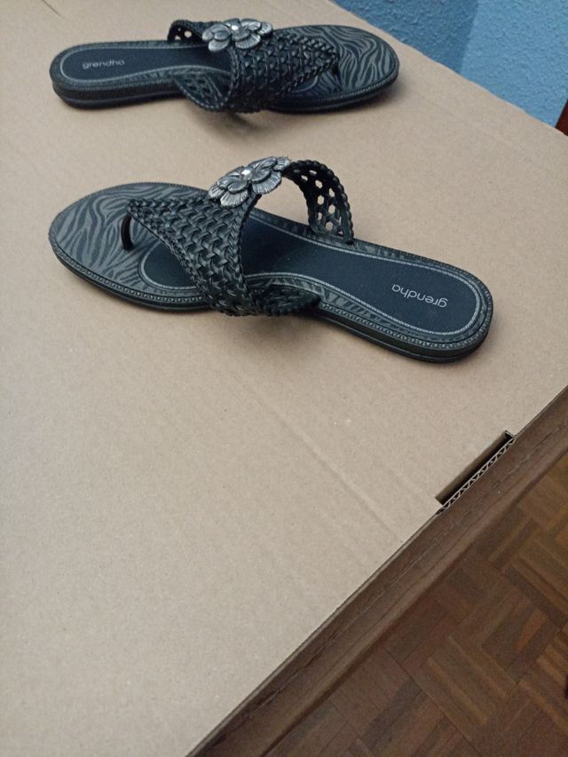 De agua con adorno flor