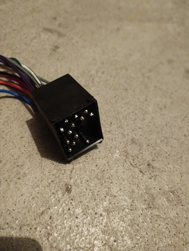 Radio con adaptador bmw e46. Con marco y cableado.