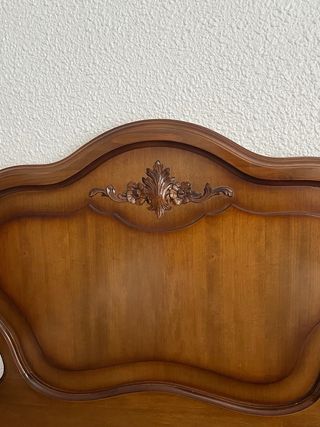 Cabecero clásico de madera