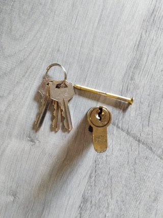 Cerradura llave reversible