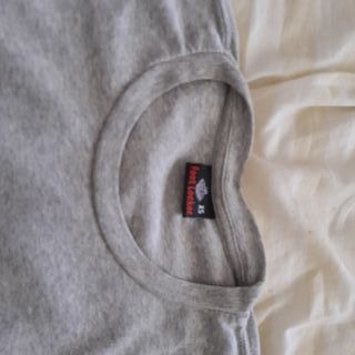 Camiseta gris foot locker talla XS