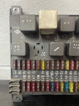 Caja de fusibles de camiones nissan