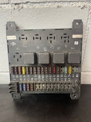 Caja de fusibles de camion nissan atleon