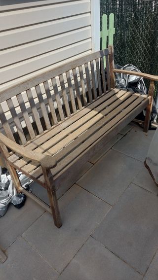 Banco y silla exterior