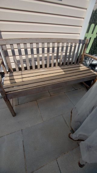 Banco y silla exterior