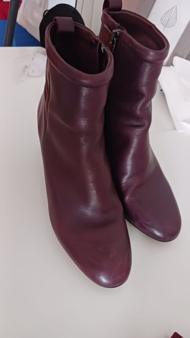 BOTINES DE PIEL BURDEOS