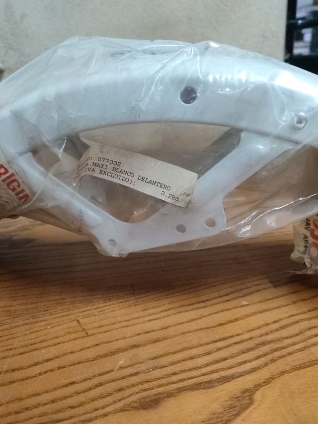 Guardabarros delantero metálico para Suzuki maxi.