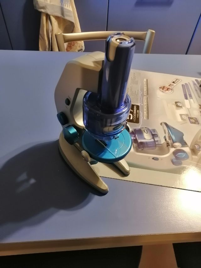 Microscopio giocattolo