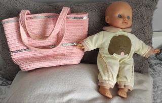 Muñeco bebé y bolsito