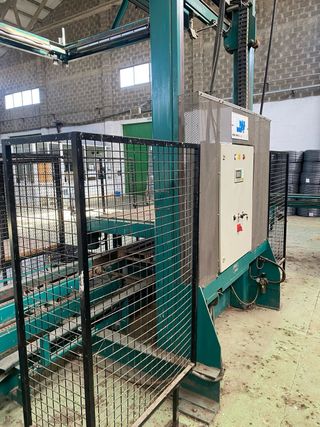 Despalitizador con volcador de cajas