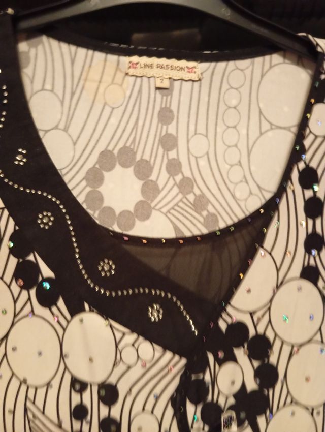 BLUSA MUJER NUEVA PRECIOSA ADORNOS BRI.