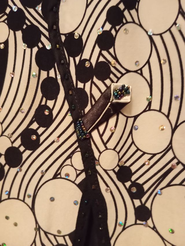 BLUSA MUJER NUEVA PRECIOSA ADORNOS BRI.