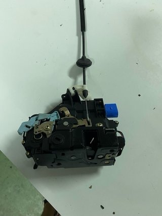 Cerradura trasera izquierda Golf 5