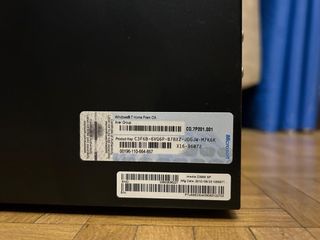 Ordenador sobremesa con pantalla