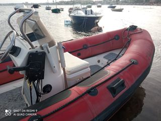 Zodiac, semirrigida, barca, 4 tiempos