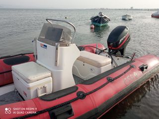 Zodiac, semirrigida, barca, 4 tiempos