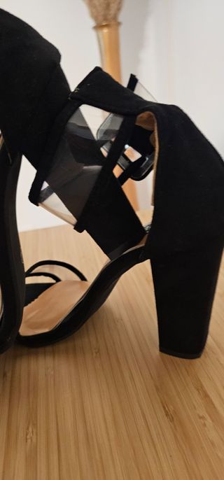 Zapato tacón negro y transparente