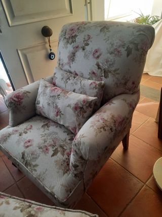 Butaca+puff+2cojines 340€