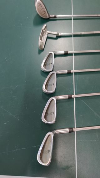palos de golf INESIS 300 con bolsa y  bolas