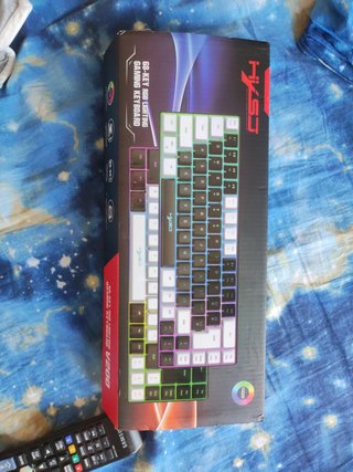 tastiera bianca gaming, che si illumina