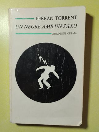 Un negre amb un saxo. VALENCIÀ