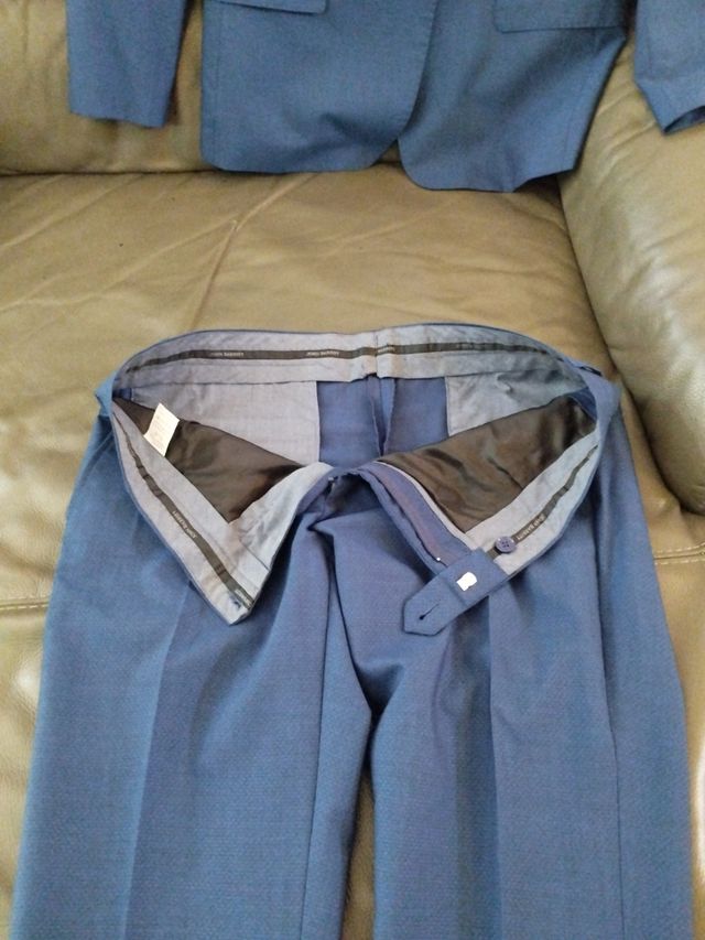 Abito da uomo elegante blu