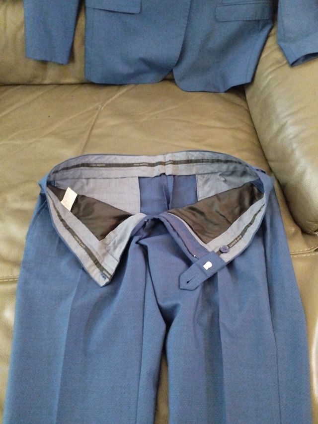 Abito da uomo elegante blu