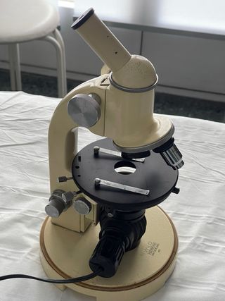 Microscopio antiguo WILD