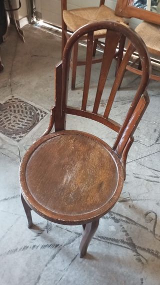 GRATIS HOY. Sillas de comedor antiguas 70 años