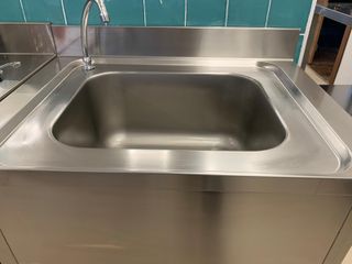 MOBILIARIO A MEDIDA Y MAQUINARIA DE ACERO