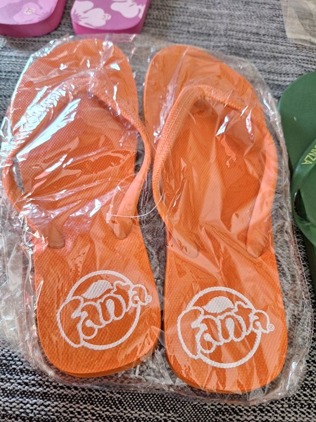 Chanclas,vario modelo y tallas,nuevas.