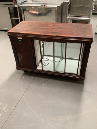 Nevera expositora de madera con ruedas 