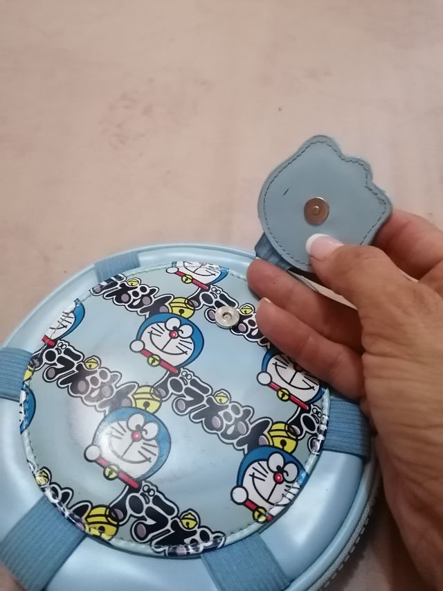 2 guarda CDs de Doraemon e Pepsi