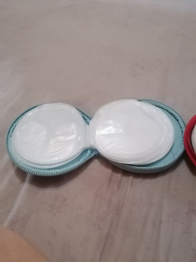 2 guarda CDs de Doraemon e Pepsi