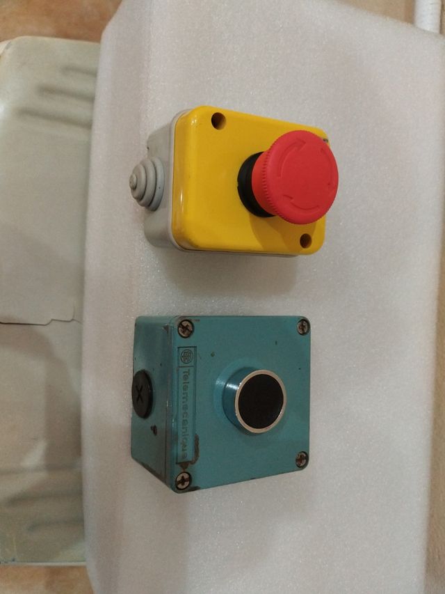Material eléctrico paro emergencia pulsador
