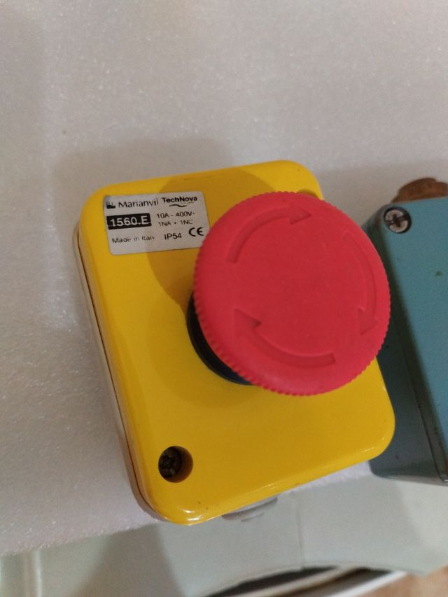Material eléctrico paro emergencia pulsador