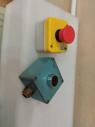 Material eléctrico paro emergencia pulsador