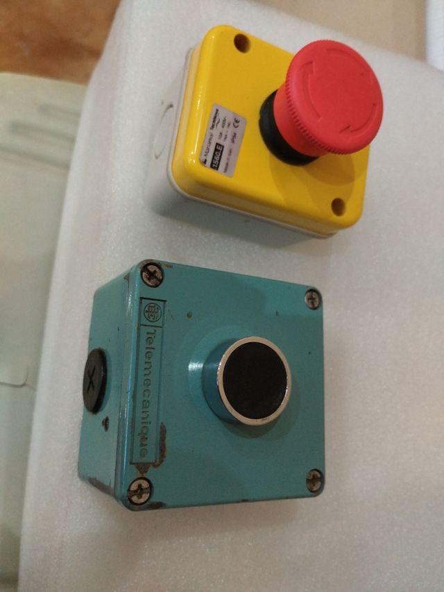 Material eléctrico paro emergencia pulsador
